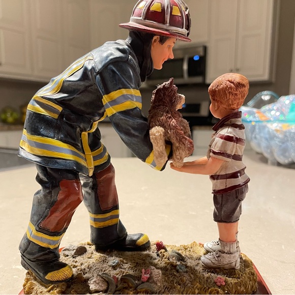 Vanmark 1998 Limited Edition Statue Red Hats Of Courage Firefighter RUFF RESCUE - Picture 8 of 9